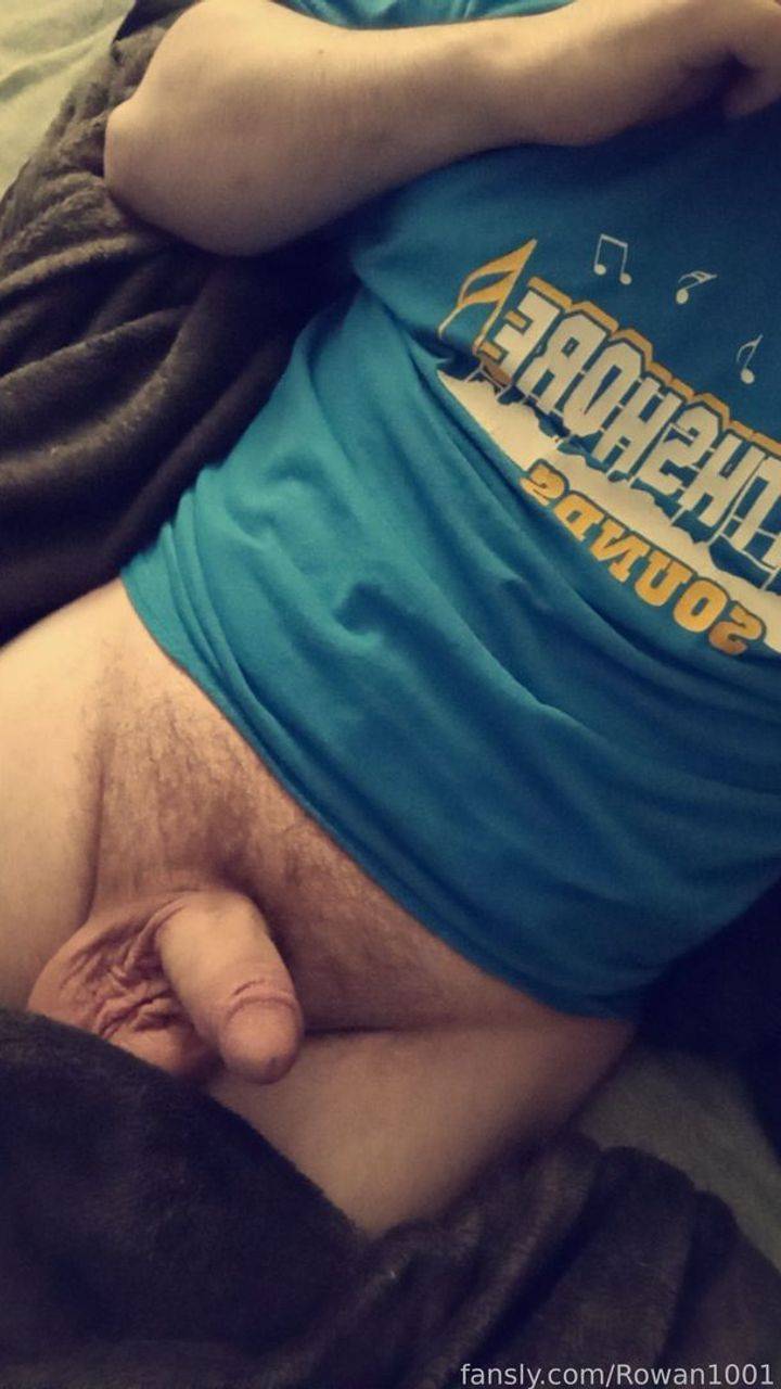 fansly Rowan profile photo. Rowan 25