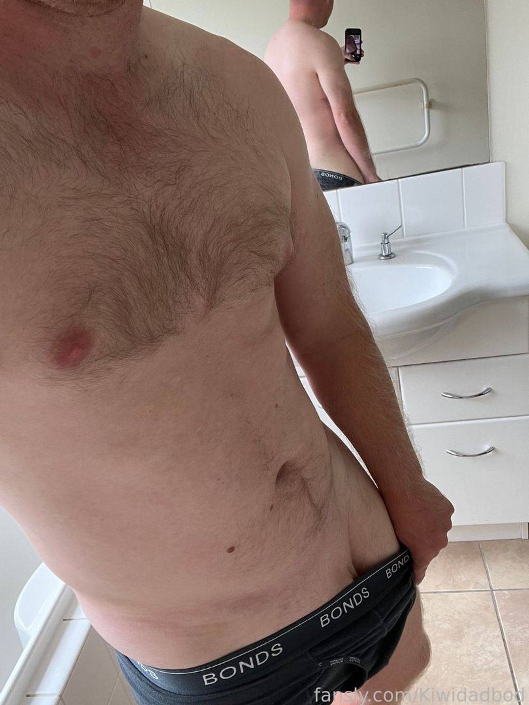 fansly KiwiDadBod profile photo. KiwiDadBod 35