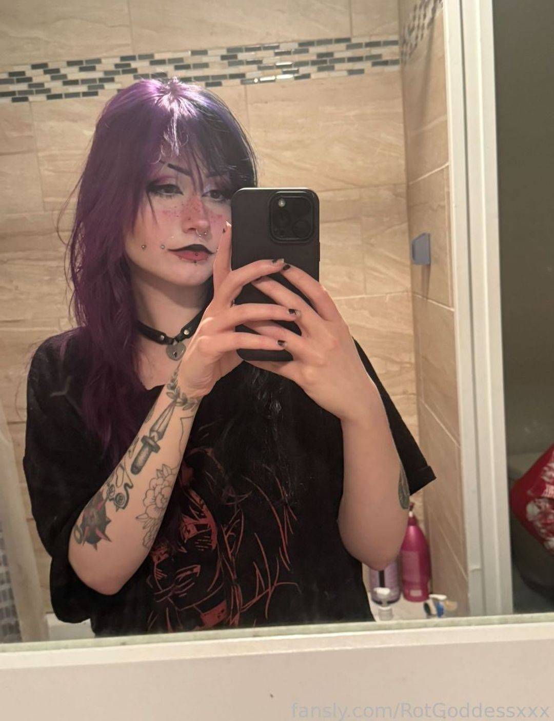 fansly Rot Goddess profile photo. Rot Goddess 18