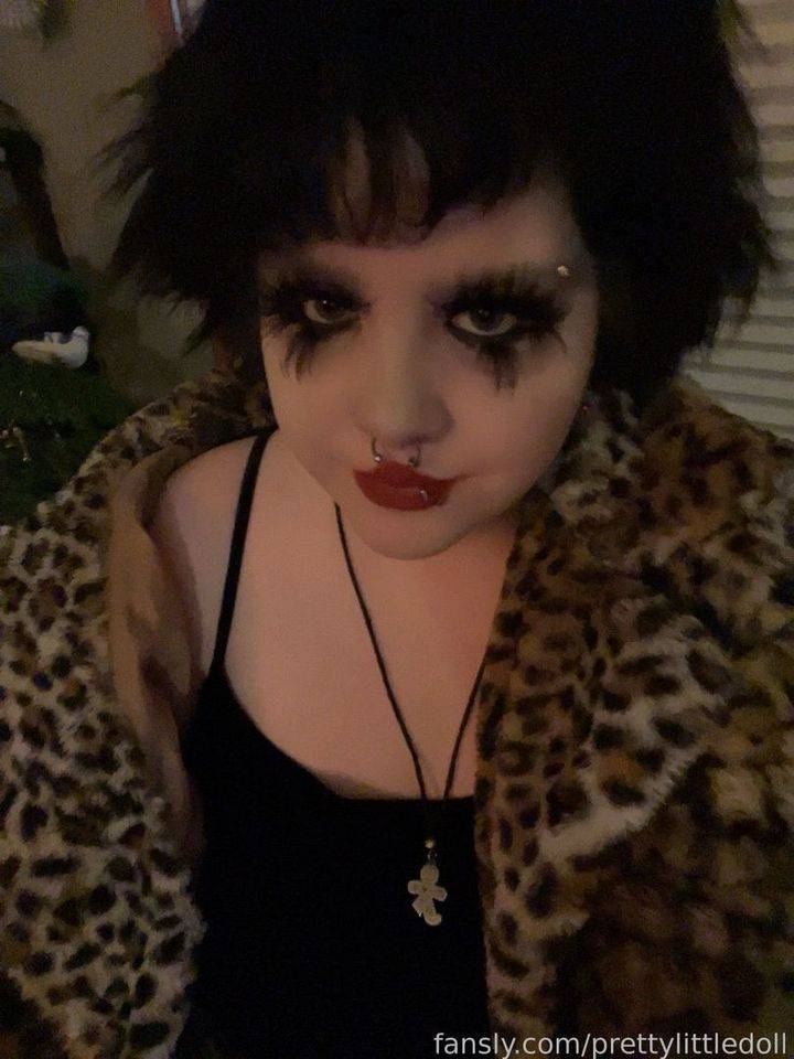 fansly dani profile photo. dani 33