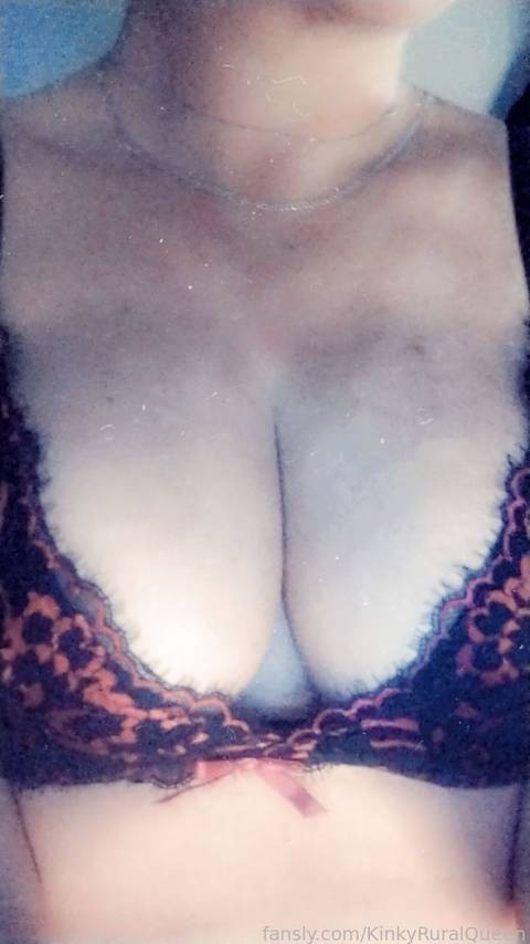 fansly KinkyRuralQueen profile photo. KinkyRuralQueen 6