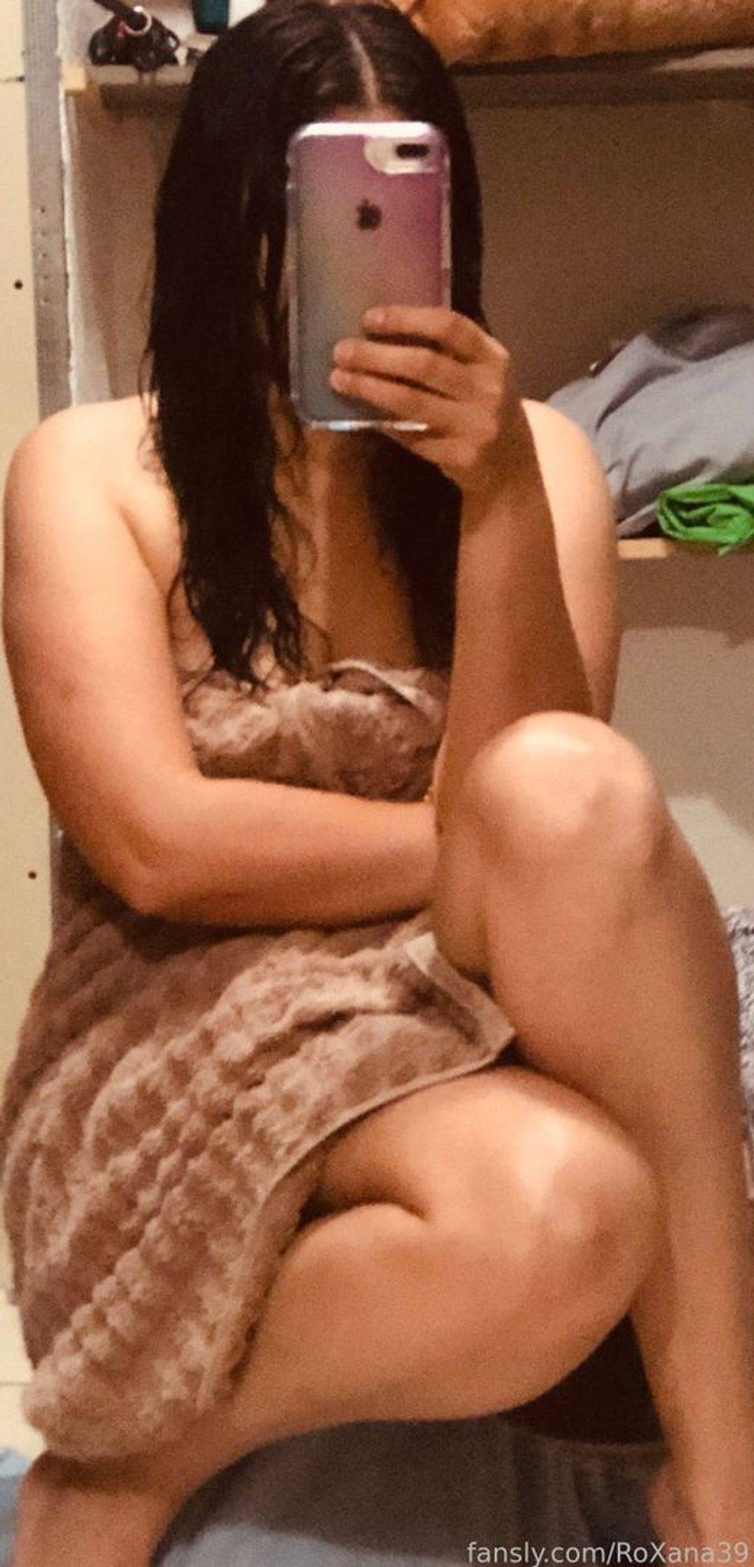fansly Roxana profile photo. Roxana 29