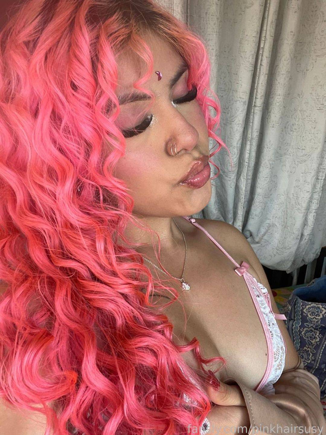 fansly Pink hair susy profile photo. Pink hair susy 1