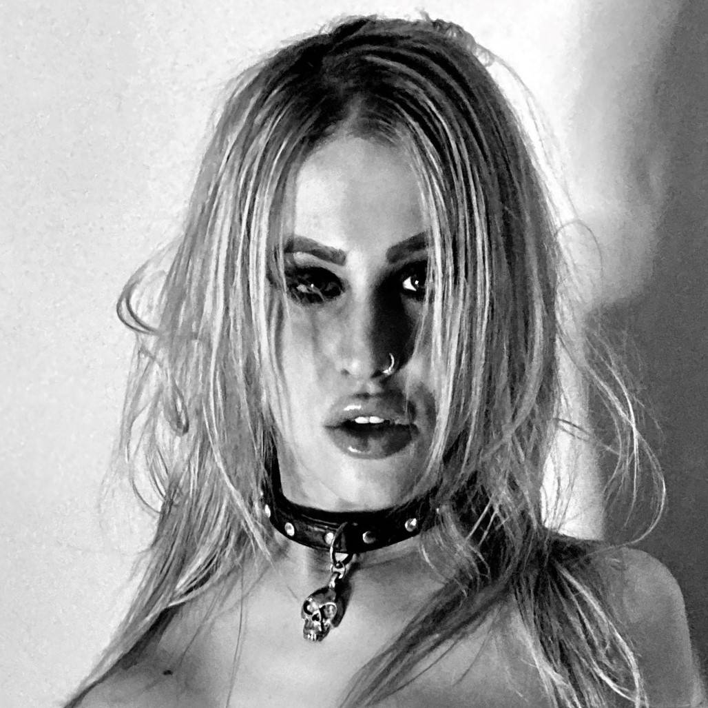 undefined Free Avril Vixxxen profile photo. Free Avril Vixxxen 28