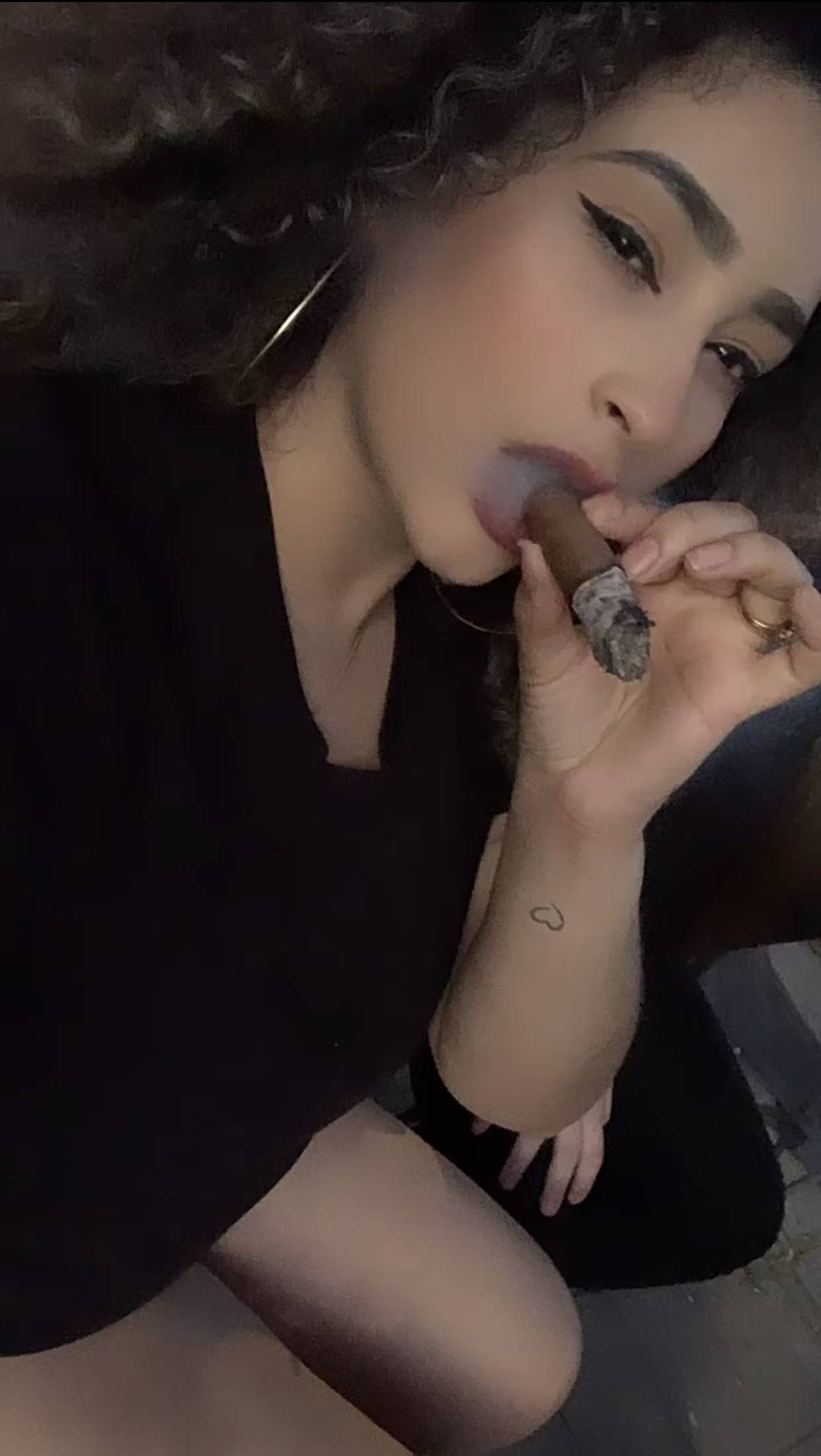 onlyfans Curlygirlwhosmokecigars profile photo. Curlygirlwhosmokecigars 13