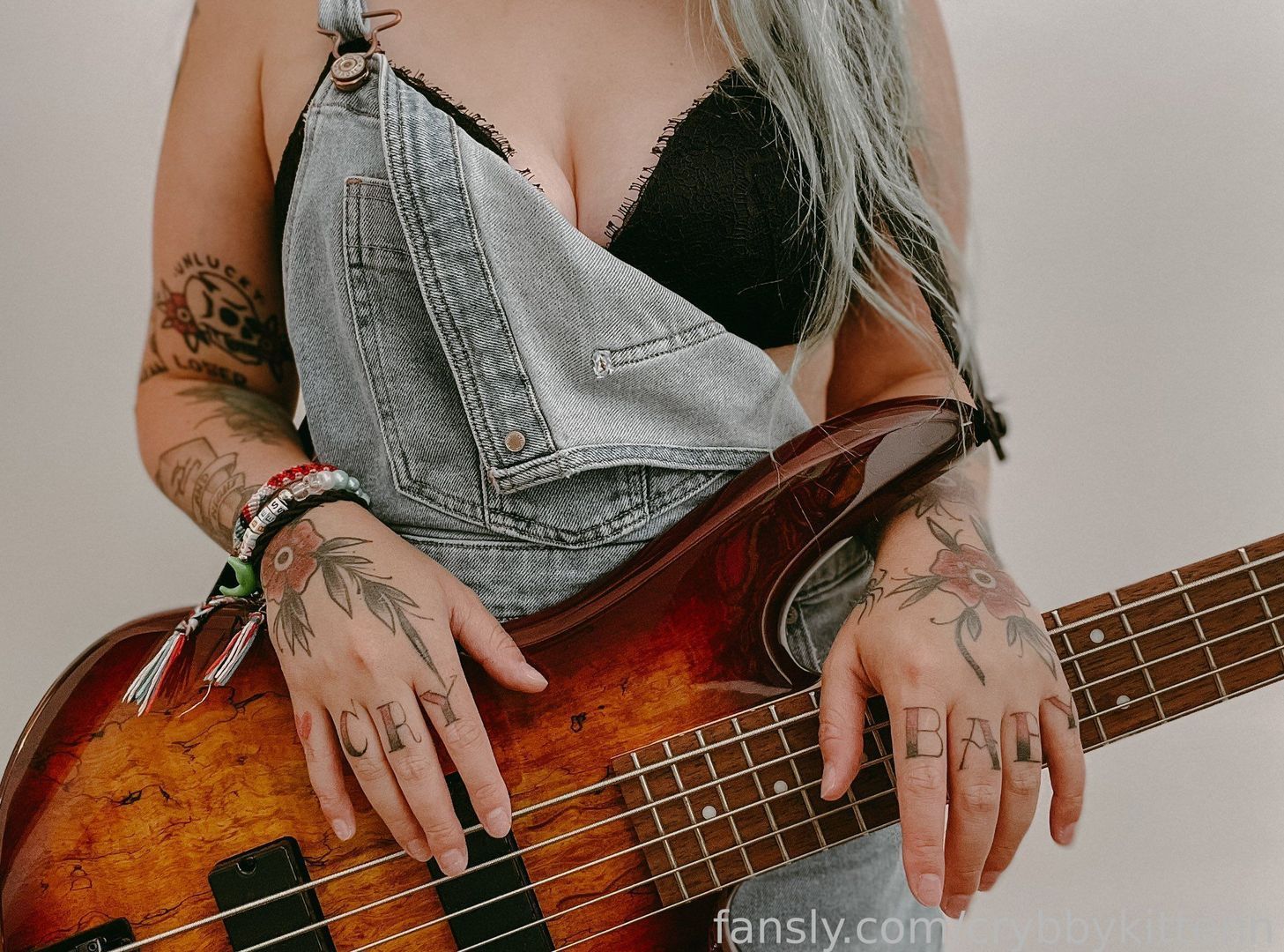 fansly crybbykittenn profile banner