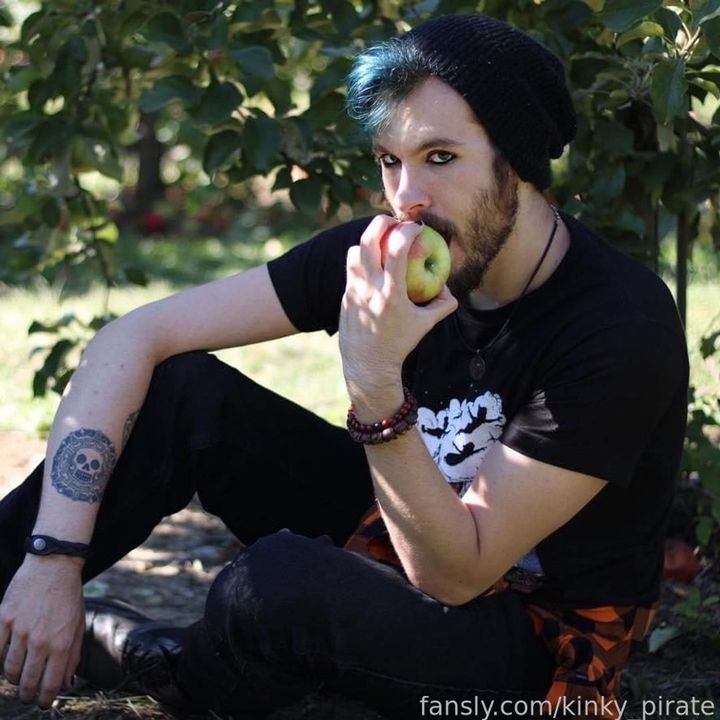 fansly kinky_pirate profile banner  