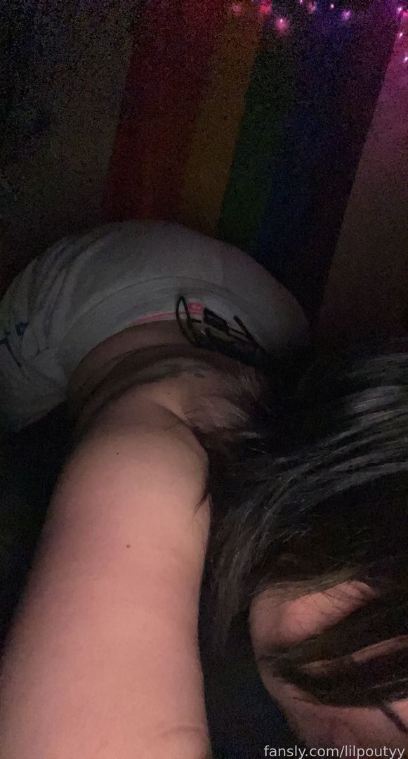 fansly lilpoutyy profile banner  