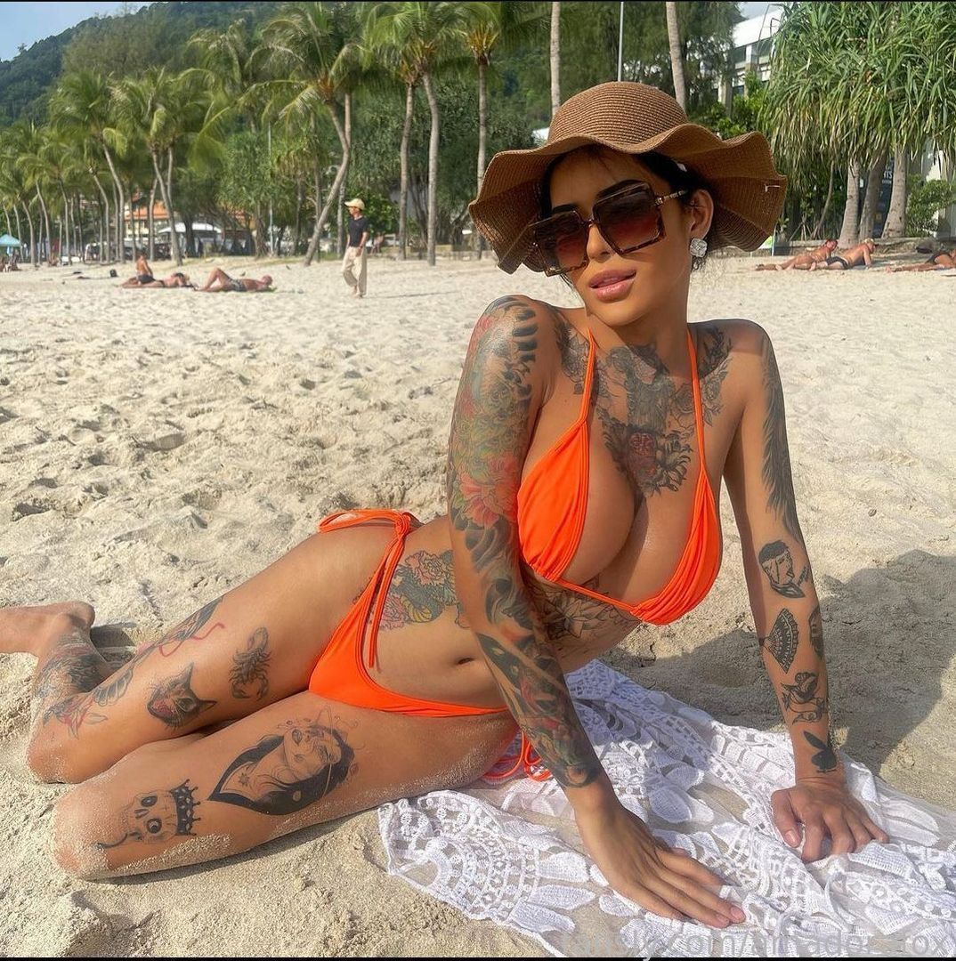 fansly Amadora Fox 🦊 👑 profile banner  