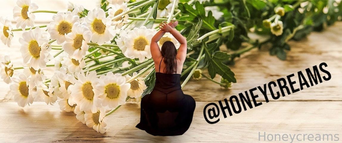 fansly Honeycreams profile banner  