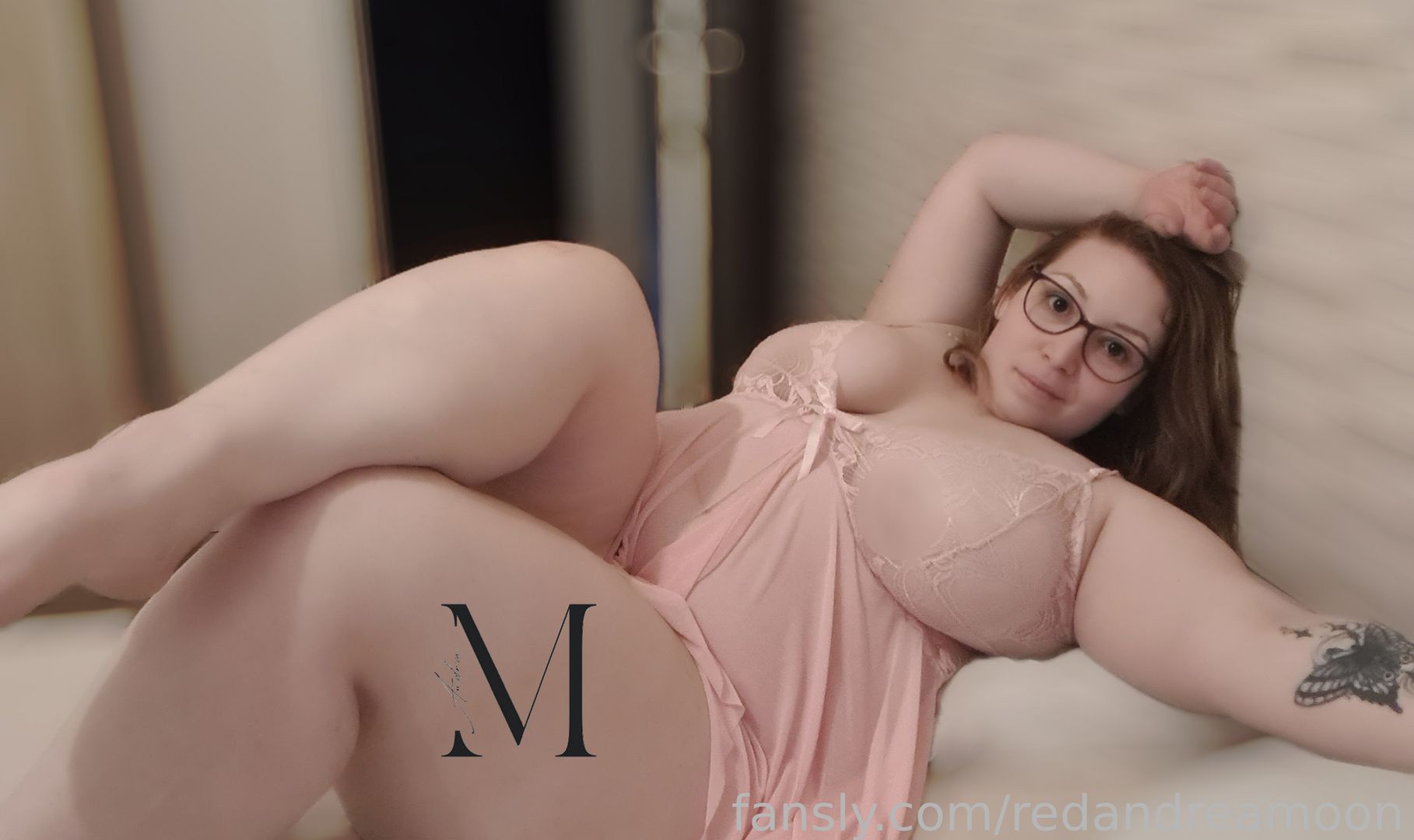 fansly redandreamoon profile banner