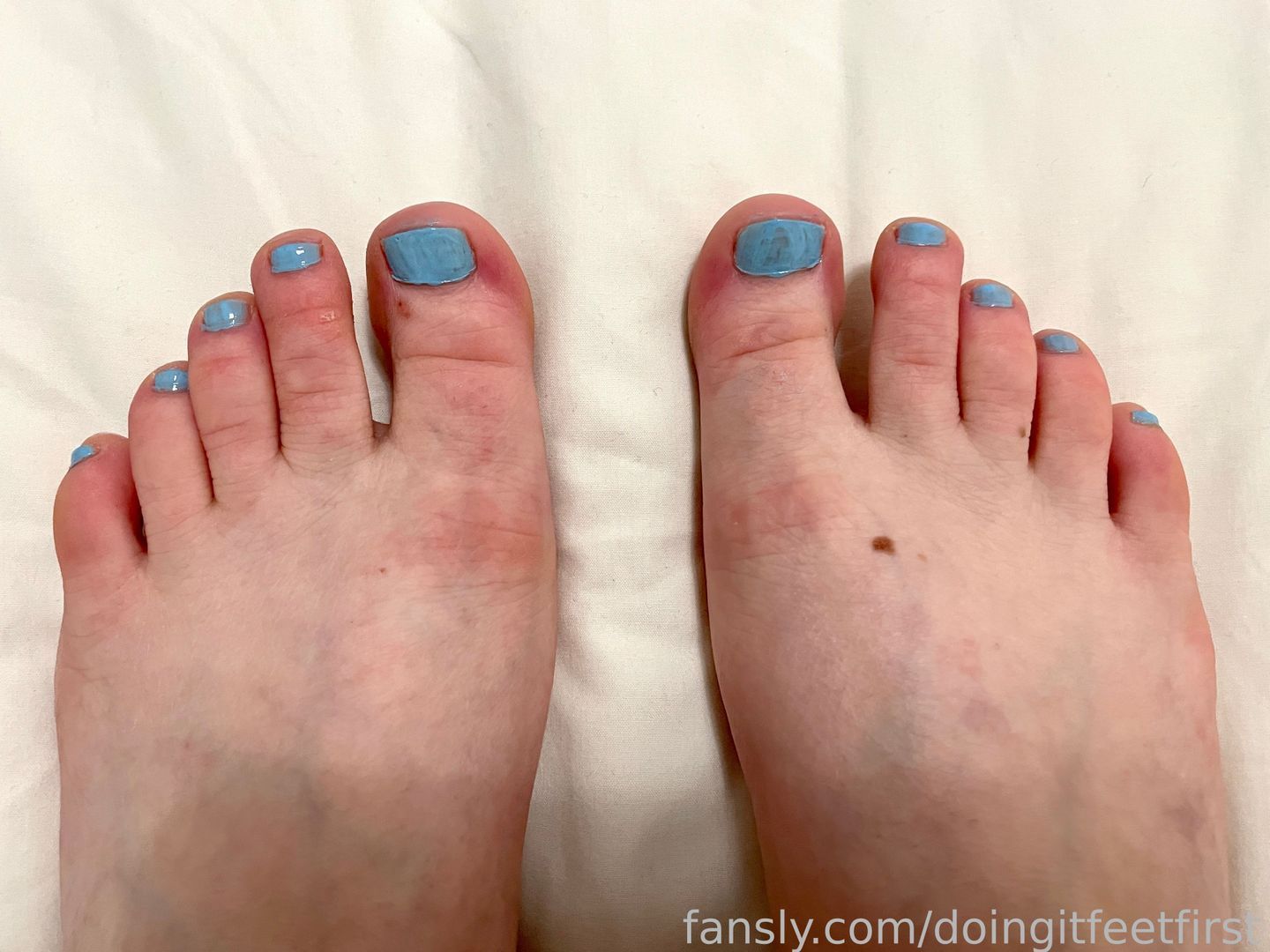 fansly doingitfeetfirst profile banner  