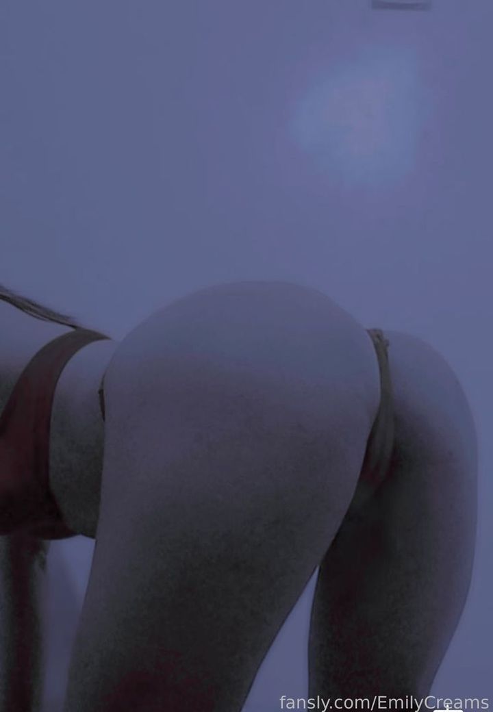 fansly EmilyCreams profile banner  