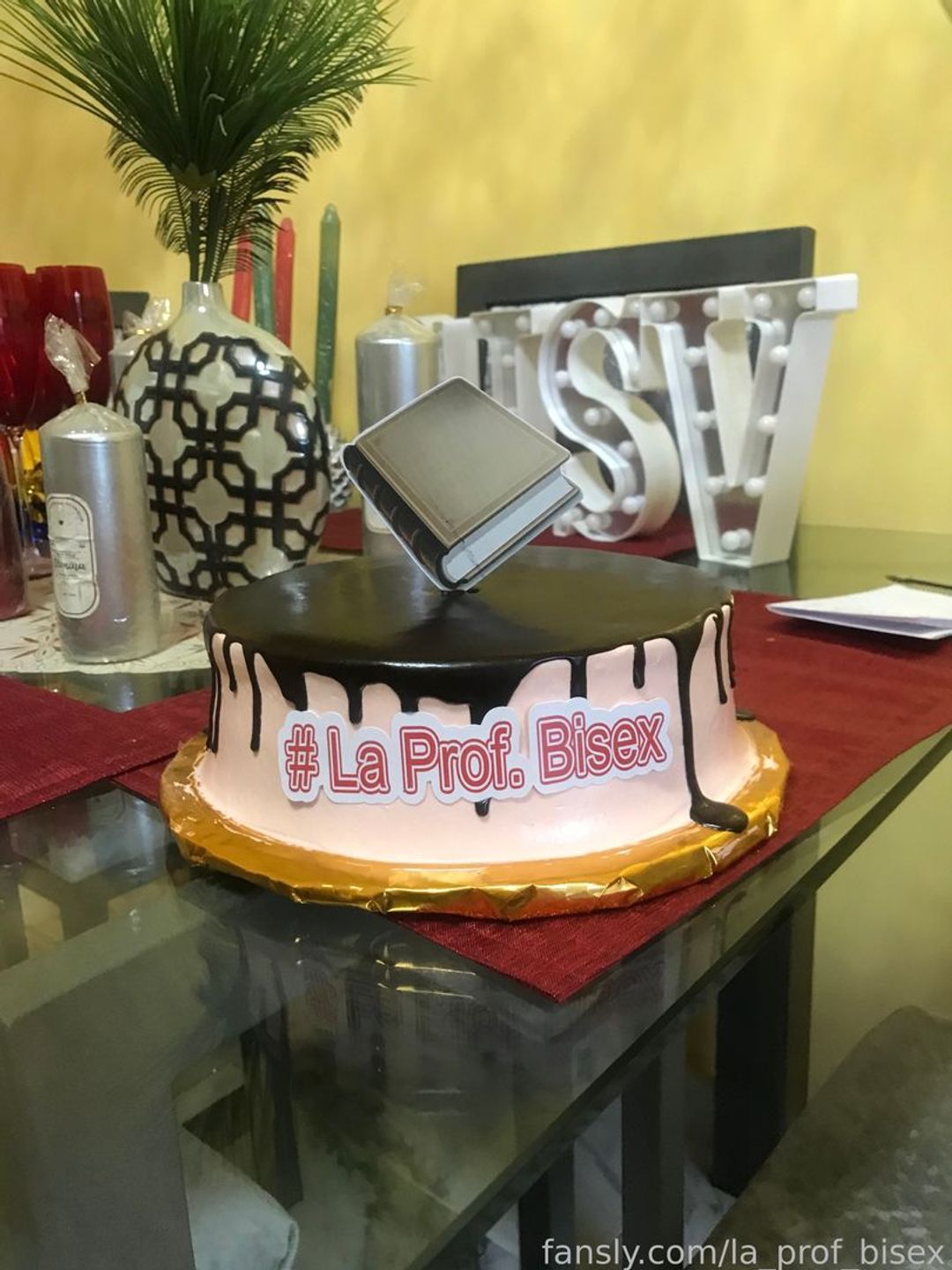 fansly la_prof_bisex profile banner  
