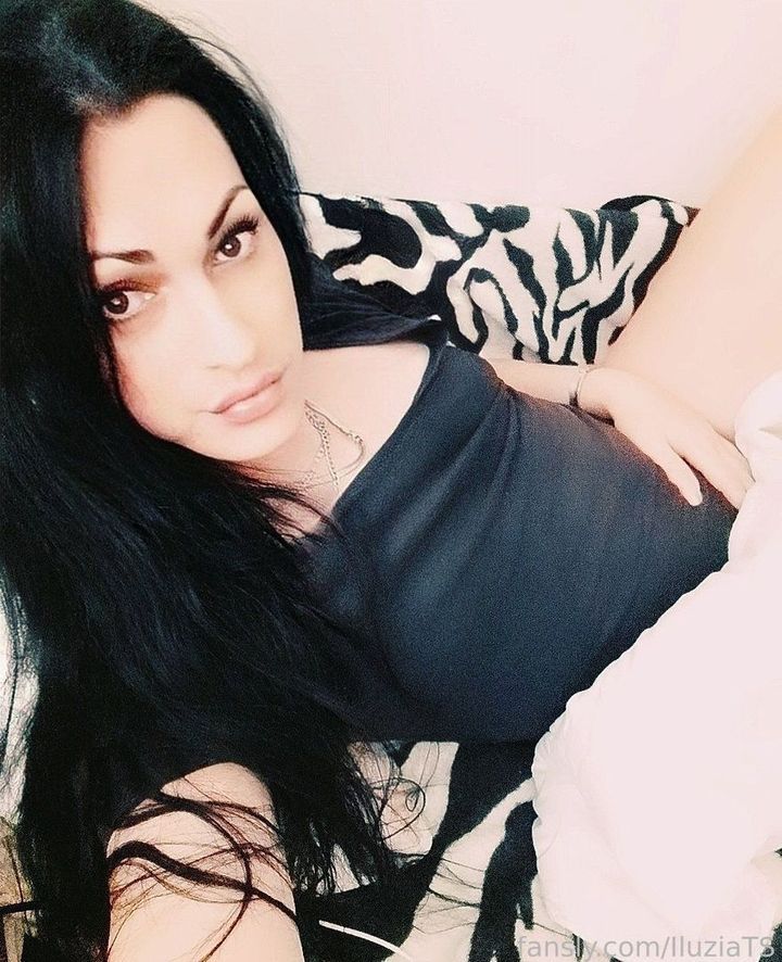 fansly IluziaTS profile banner  