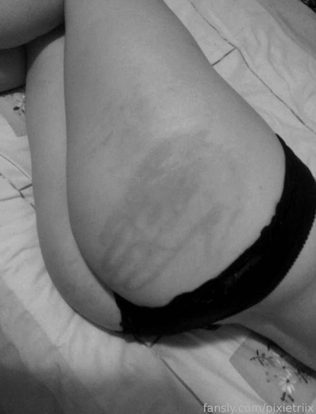 fansly Pixietriix  profile banner  