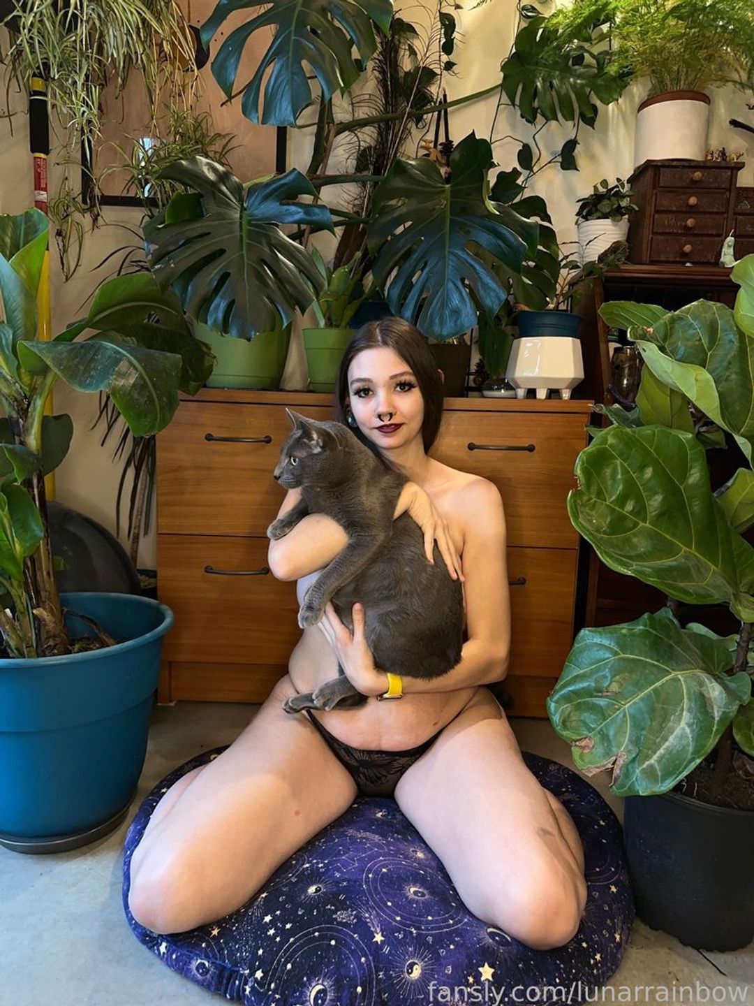 fansly lunarrainbow profile banner