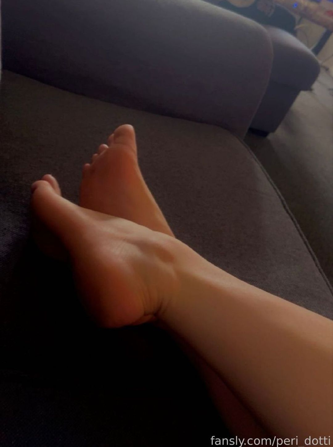 fansly peri_dotti profile banner  