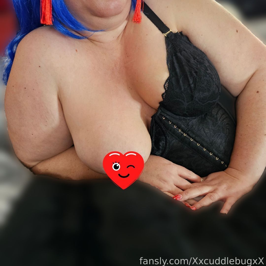 fansly XxcuddlebugxX profile banner  