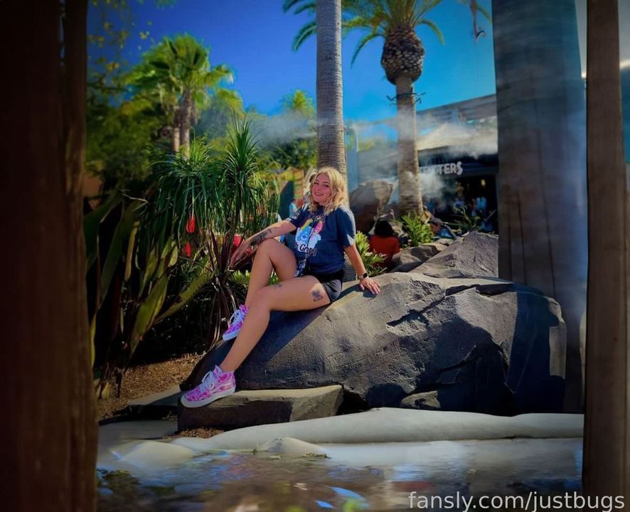 fansly justbugs profile banner  