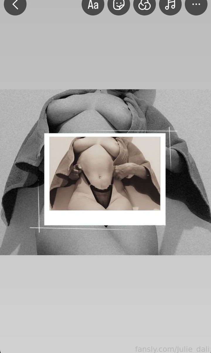 fansly Julie_dali profile banner  