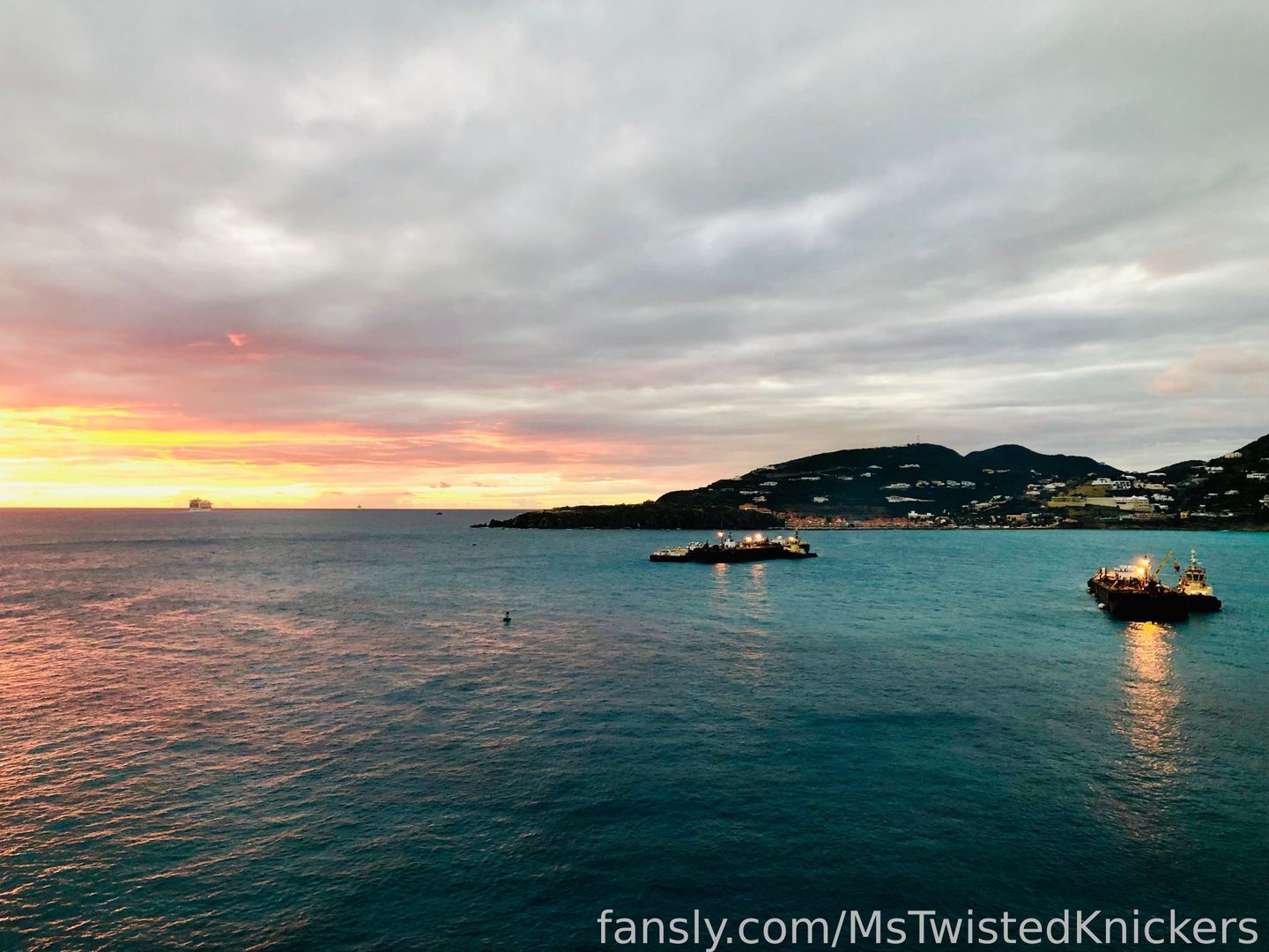 fansly MsTwistedKnickers profile banner  