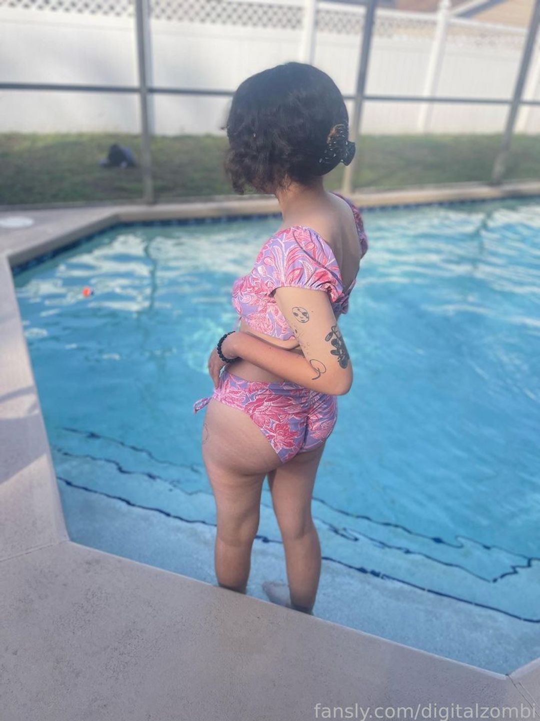 fansly gloomybabe profile banner  