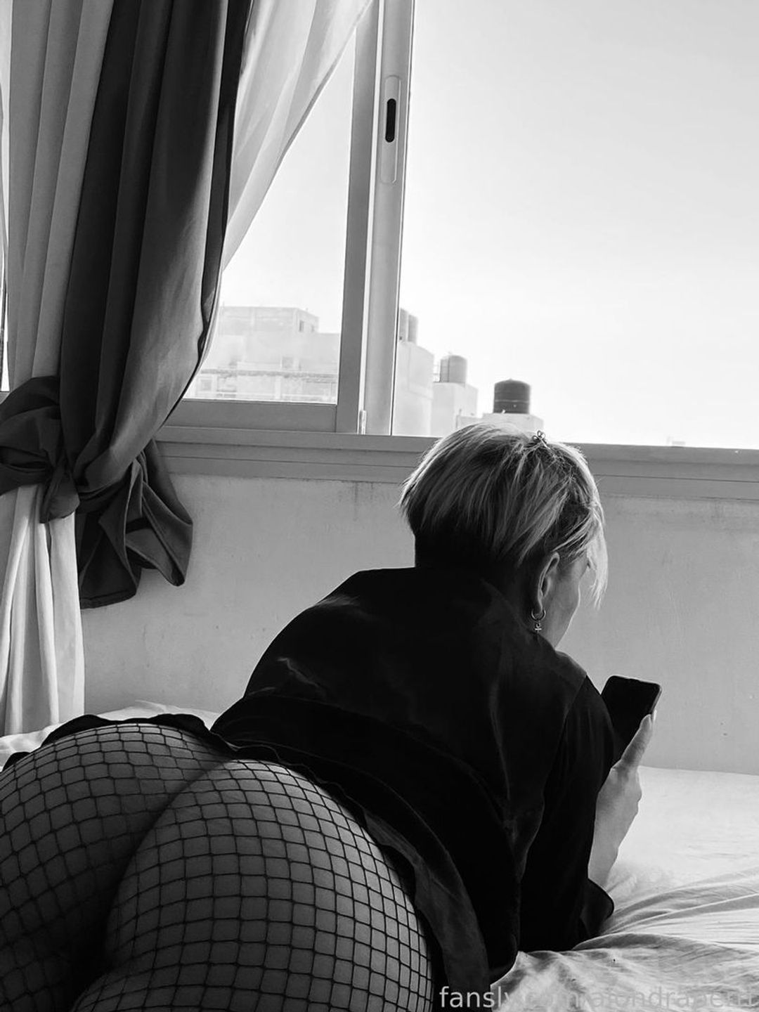 fansly alondraperri profile banner  