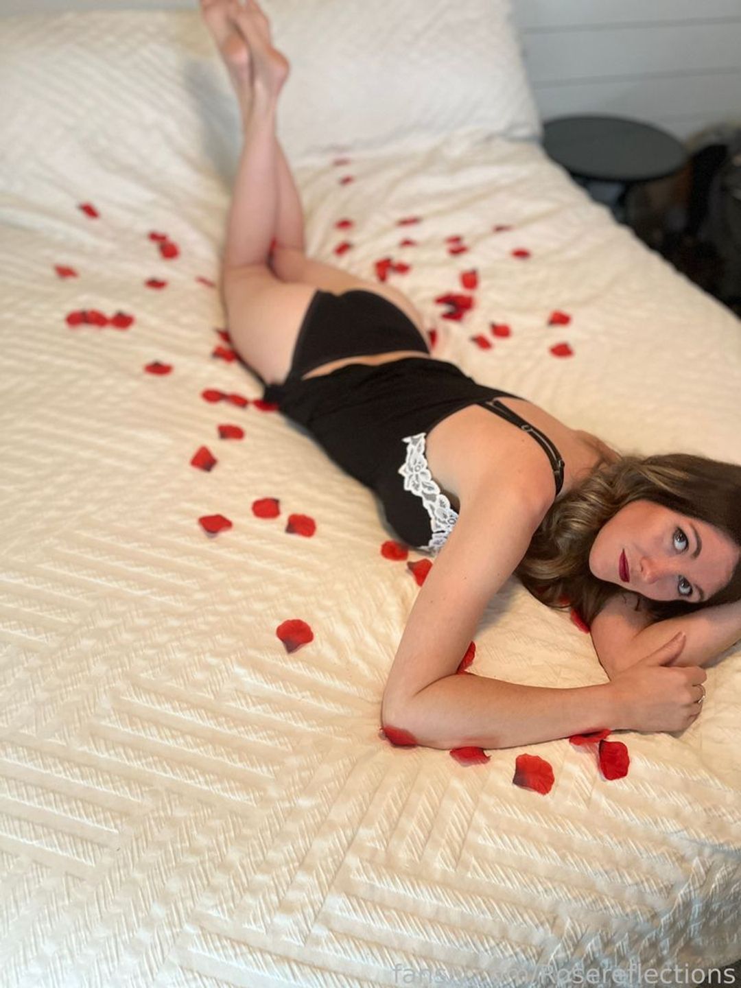 fansly rosereflections profile banner  