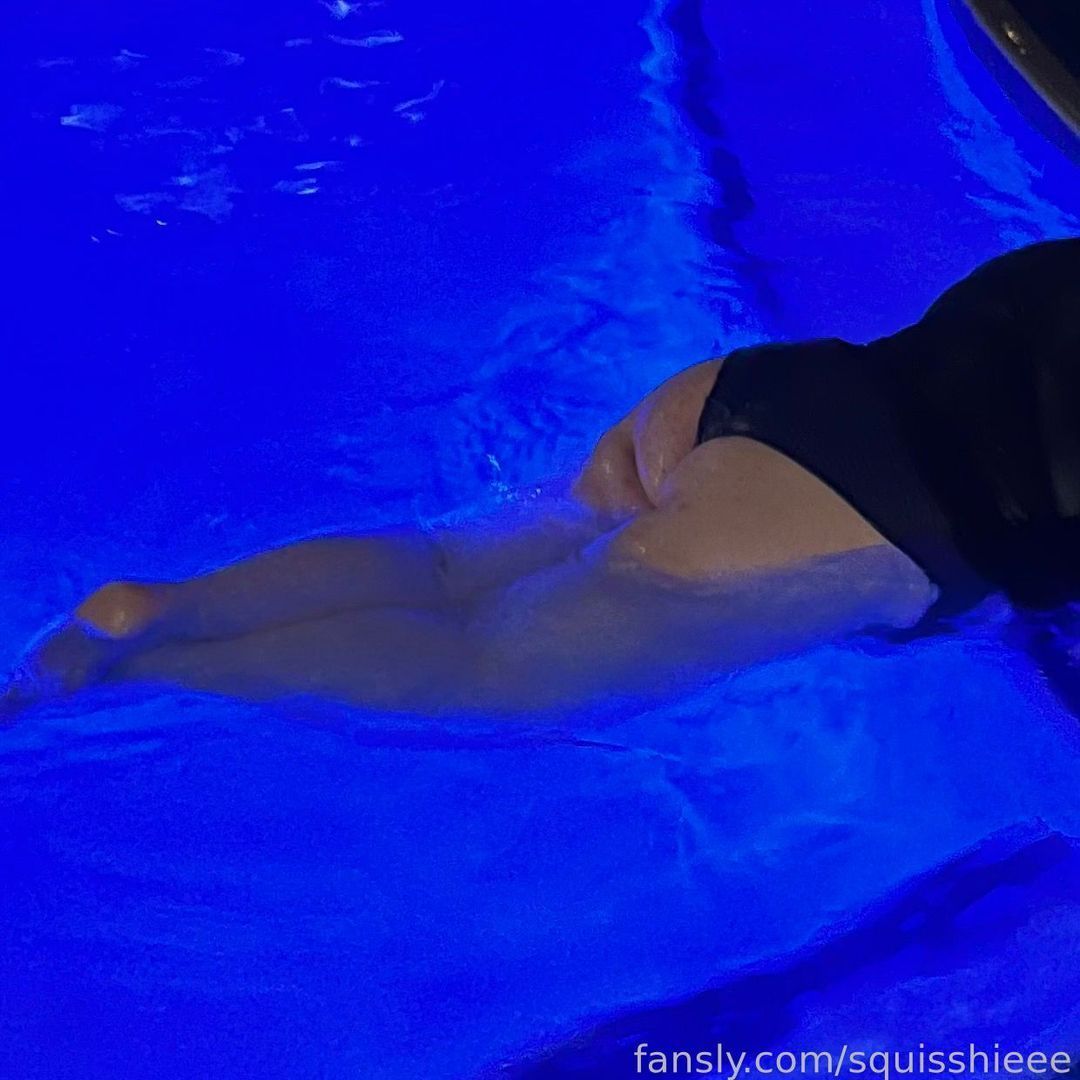 fansly squisshieee profile banner  