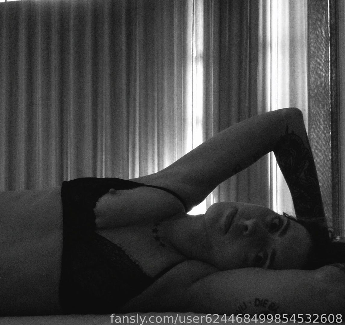 fansly Miley Milford 🍑 profile banner  