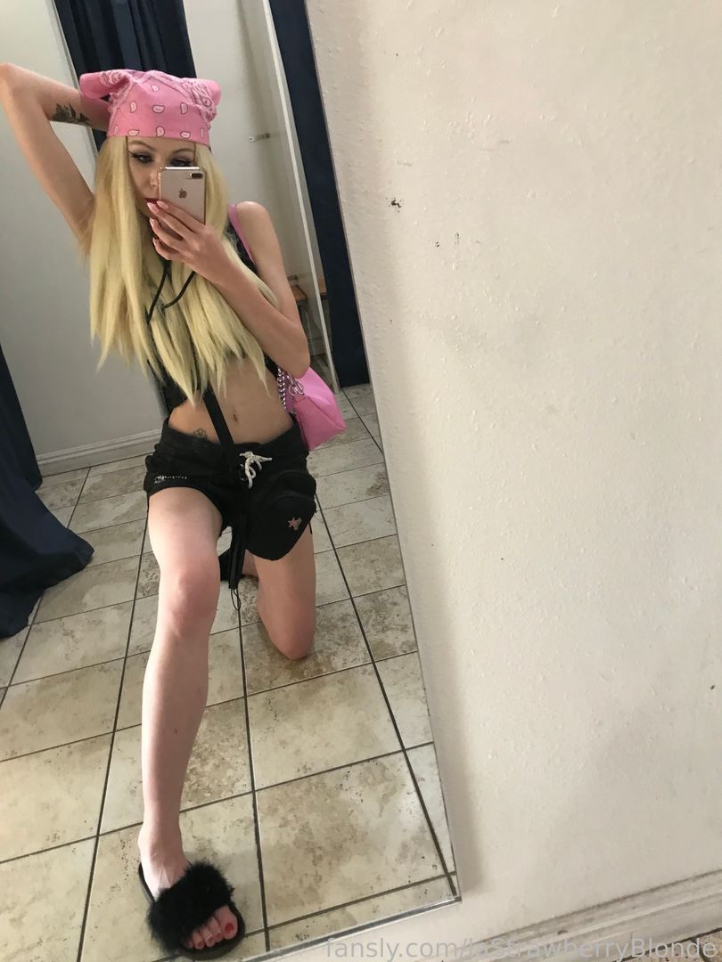 fansly laStrawberryBlonde profile banner