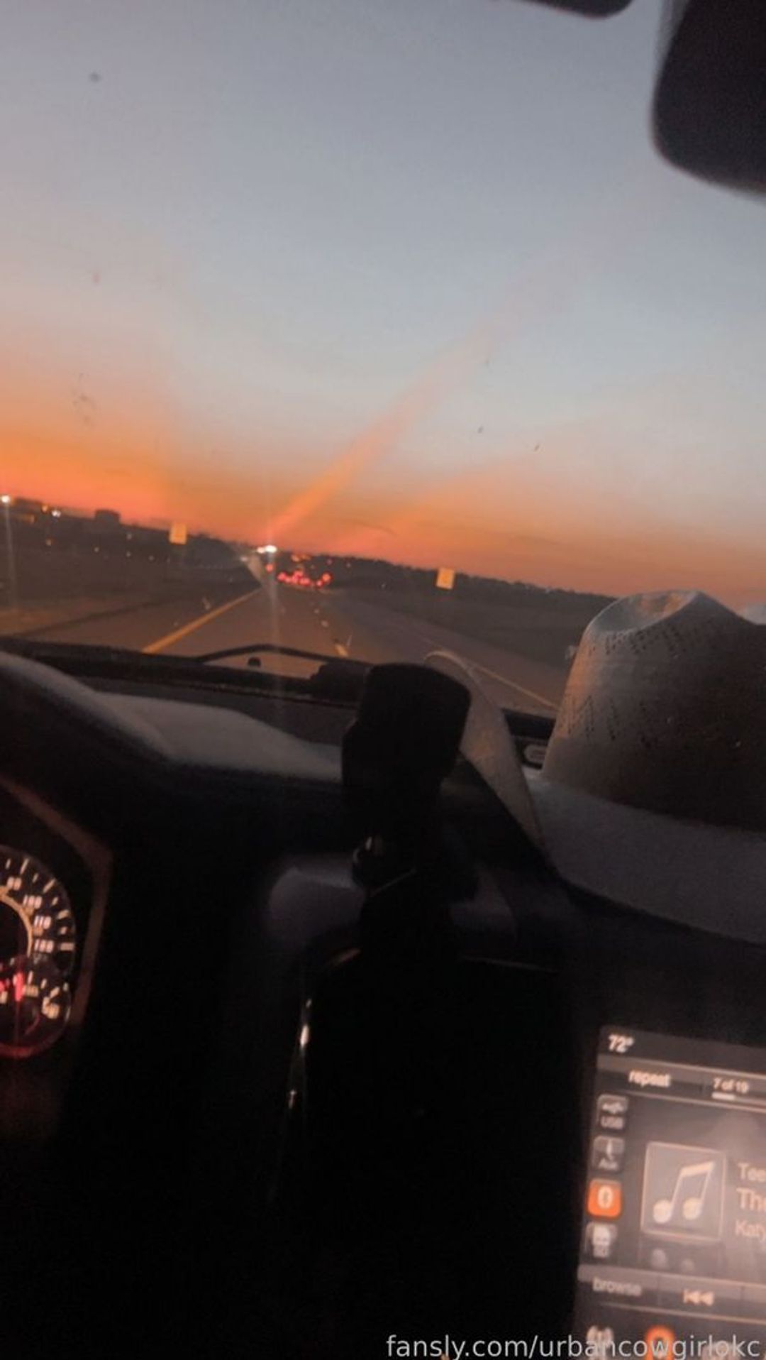 fansly Oaklynn profile banner