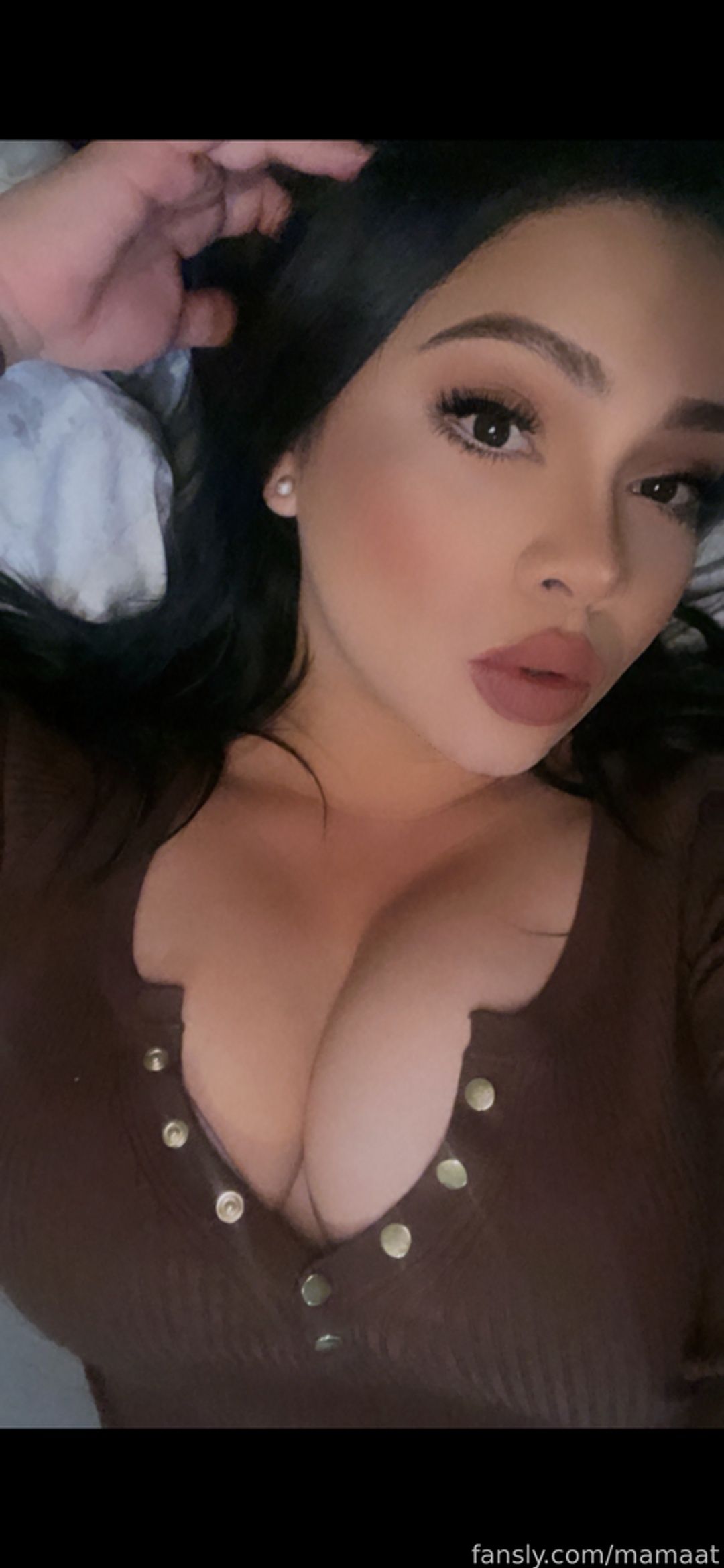 fansly mamaat profile banner