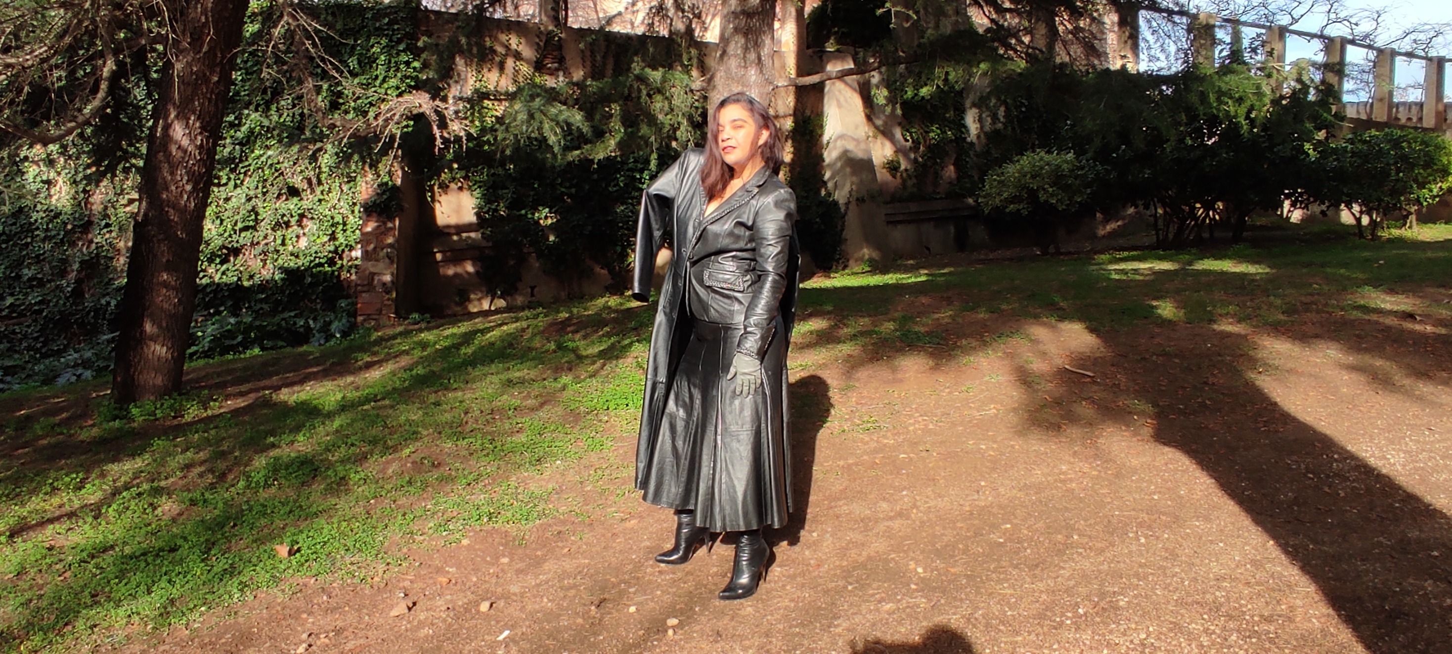 onlyfans reina leather profile banner