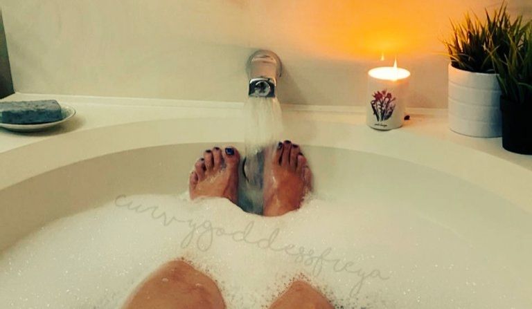 onlyfans Curvy Goddess Freya π¦ profile banner